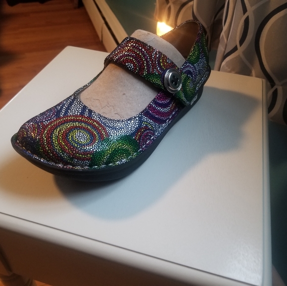 Nursing shoes and every day shoes used once - Picture 4 of 5